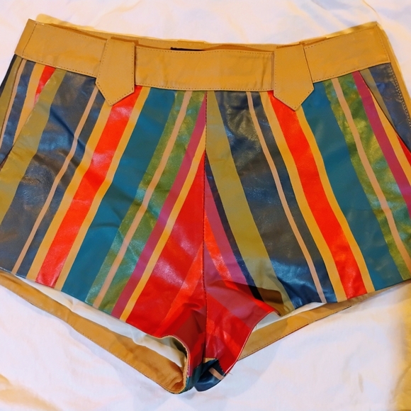 Nasty Gal Size 8 Leather Hot Pants Minor Damage As You Can See In 2 Pictures - Picture 2 of 10